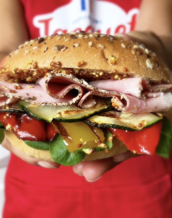 Burger au jambon blanc et légumes grillés