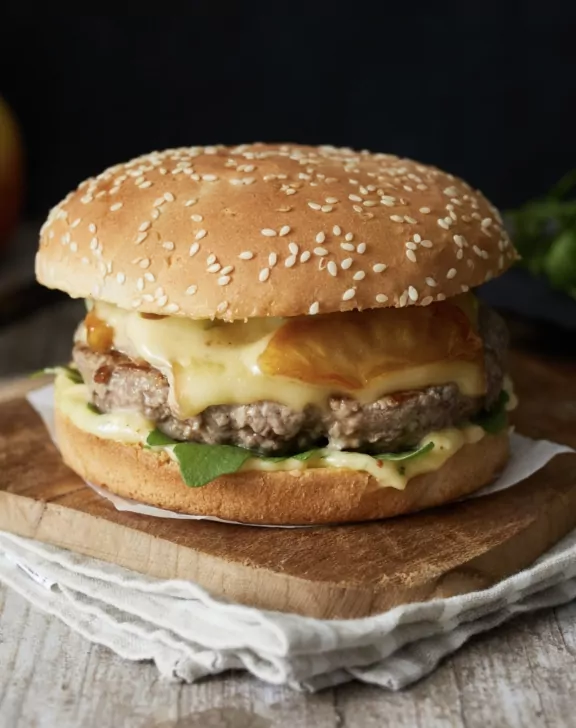 Burger aux Pommes Confites