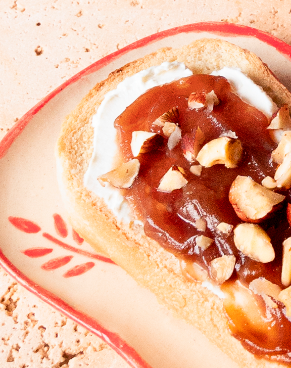 Tartine petit-déjeuner mascarpone, crème de marron et noisettes